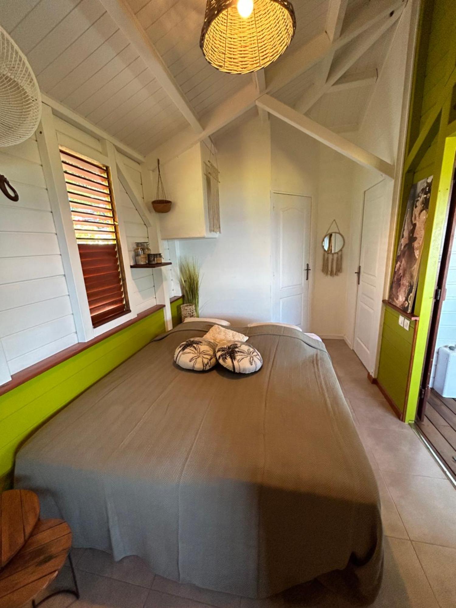 Bungalow, Gite Les Fleurs Du Colibri Bouillante Εξωτερικό φωτογραφία